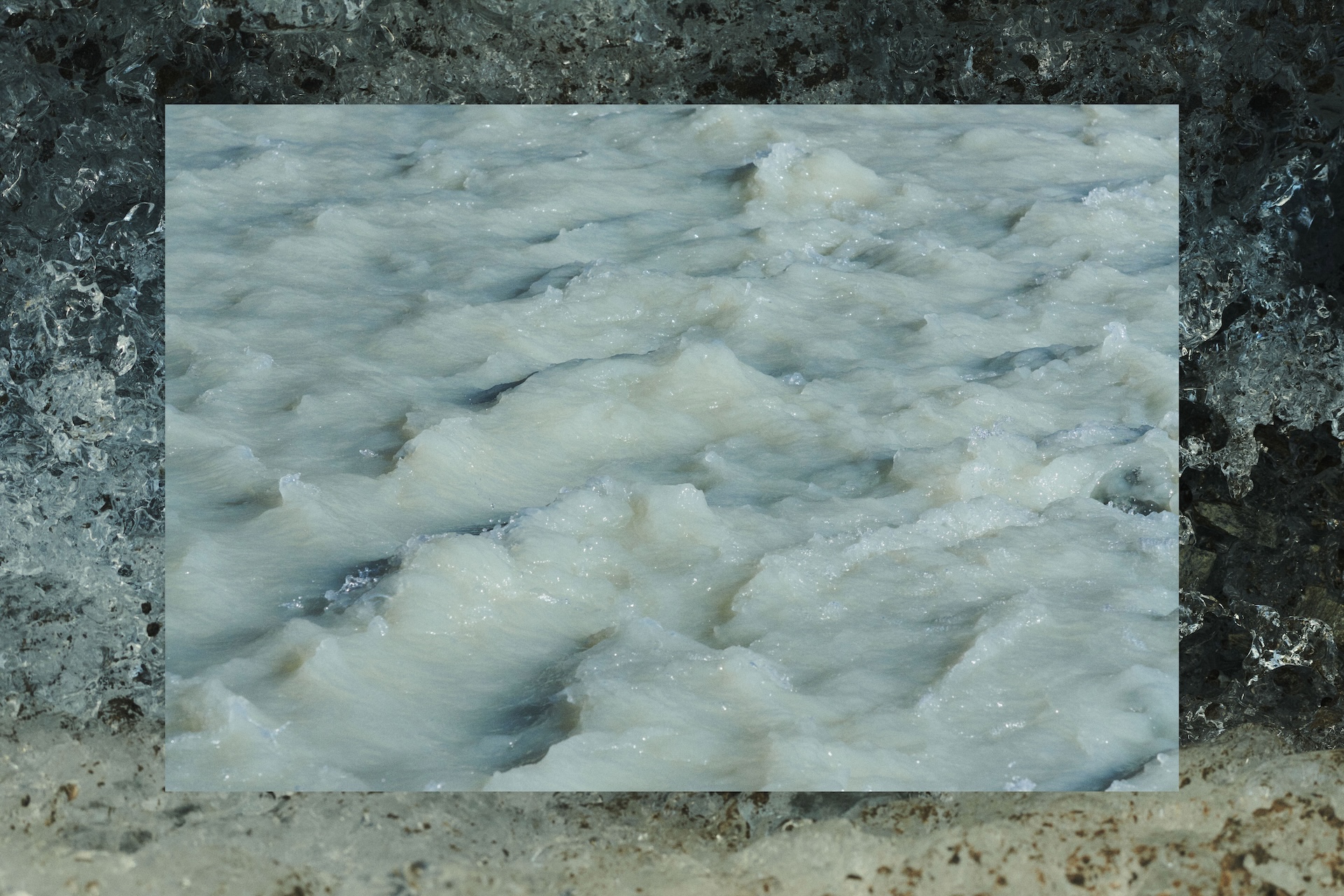 trübes, welliges Wasser