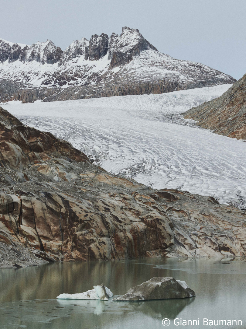 Gletscher, der in einem See endet.