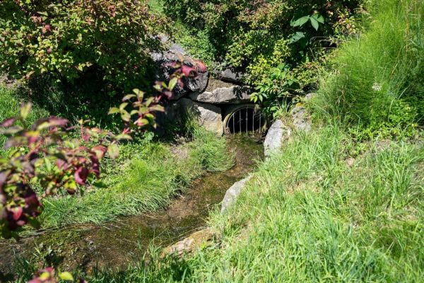 Bach verschwindet ist eine unterirdische Röhre